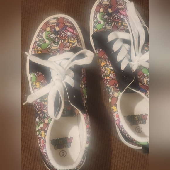 Super mario shoes size 5 - Picture 1 of 3